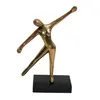 Foto de um(a) Escultura figura feminina em dourado, da categoria de Escultura. Escultura em metal dourado, representando figura feminina sobre base retangular preta. Medidas 19 cm de altura. Em bom... Vendido no marketplace Trésors.