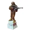 Foto de um(a) Estátua Chewbacca Star Wars - Peça de Xadrez Colecionável (Bispo Branco) - Pintado à Mão, da categoria de Figuras de ação. Leve para sua coleção um dos personagens mais icônicos da saga Star Wars: o lendário Wookiee, Chewbacca. Esta peça não é... Vendido no marketplace Trésors.