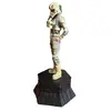 Foto de um(a) ​Peça De Xadrez Star Wars AT-AT Pilot - Pintada À Mão, da categoria de Figuras de ação. Item de Colecionador: Piloto de AT-AT – Elite do Império Galáctico Esta peça faz parte da prestigiada coleção oficial de... Vendido no marketplace Trésors.