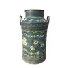 Foto de um(a) Belo latão de leite antigo pintado à mão, da categoria de Vasos. Lindo latão de leite antigo, que foi transformado em um objeto decorativo através de uma técnica de pintura artesanal que... Vendido no marketplace Trésors.