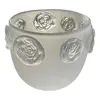 Foto de um(a) Antigo Vaso Cachepô Centro De Mesa Cristal Satiné Art Deco, da categoria de Cachepot. Antigo vaso cachepô ou centro de mesa em cristal francês satiné, ricamente lapidado à mão com flores em alto relevo. Peça... Vendido no marketplace Trésors.