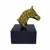 Foto de um(a) Antiga Escultura Dourada Busto Cavalo Bronze Art Deco, da categoria de Escultura. Antiga escultura artística representando busto de cavalo em bronze polido, base em bloco maciço de mármore italiano. Período... Vendido no marketplace Trésors.