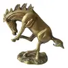 Foto de um(a) Antiga Escultura De Cavalo Saltando Em Bronze Art Deco, da categoria de Escultura. Antiga e linda escultura decorativa representando cavalo saltando em bronze polido.Medidas 15x19cm. Vendido no marketplace Trésors.