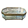 Foto de um(a) Antiga Caixa Decorativa Porta Joias Cristal France Facetado, da categoria de Porta-Jóias. Antiga caixa decorativa ou porta joias em cristal francês facetado, com a tampa lapidada à mão. Linda e muito chique.... Vendido no marketplace Trésors.