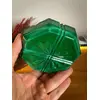 Foto de um(a) Antigo Raro Cinzeiro Art Deco Em Malaquita Tcheco Glass, da categoria de Cinzeiros. A cor verde é conhecida por trazer frescor, harmonia e renovação aos ambientes. Em um mundo de cores, o verde é a serenidade... Vendido no marketplace Trésors.