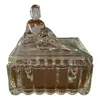 Foto de um(a) Antiga Caixa Decorativa Escultura Mulher Nua Vidro Art Deco, da categoria de Cestos e Caixas. ~ Sowerby Glass ~Antiga caixa decorativa porta joias em vidro artístico inglês com decoração de dama na tampa. Manufatura... Vendido no marketplace Trésors.