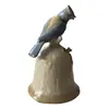 Foto de um(a) Antigo Sino Decorativo De Mesa Pássaro Em Porcelana Alemã, da categoria de Outros objetos decorativos. Antigo e gracioso sino decorativo em porcelana artística alemã, com linda figura de pássaro. Medidas 11x9cm. Vendido no marketplace Trésors.