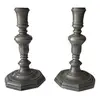 Foto de um(a) Antigo Par De Castiçal Candelabro Rústico Em Estanho, da categoria de Castiçais. Antigo par de castiçal em estanho trabalhado. Peças muito decorativas.Medidas 20x12cm cada. Vendido no marketplace Trésors.