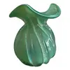 Foto de um(a) Antigo Vaso Art Deco Em Murano Verde Leitoso Opalescente, da categoria de Vasos. ~ Murano Opalescent Glass ~Murano opalescente é muito chique. Antigo vaso artístico feito à mão em Murano italiano... Vendido no marketplace Trésors.