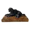 Foto de um(a) Antiga Escultura Cachorro Poodle Petit Bronze E Mármore, da categoria de Escultura. Antiga e linda escultura de cachorro da raça poodle em pétit bronze sobre mármore italiano Rosso Verona. Peça artística.... Vendido no marketplace Trésors.
