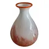 Foto de um(a) Antigo Vaso Jarro Art Deco Murano Italiano Leitoso Laranja, da categoria de Vasos. ~ Italy Glass ~Belíssimo vaso artístico em Murano branco leitoso com rajados em tons de laranja e vermelho. O bocal tem uma... Vendido no marketplace Trésors.