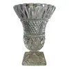 Foto de um(a) Antigo Vaso Cachepot Jarro Modelo Médici Em Cristal Tcheco, da categoria de Vasos. Antigo e clássico vaso artístico, modelo Medici, em cristal Tcheco lapidado à mão. Lapidação estrelada, e ponta de diamante.... Vendido no marketplace Trésors.