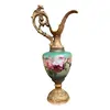Foto de um(a) Antiga Rara Ânfora Jarro Decorativo Dourado Opalina França, da categoria de Jarros. Antiga e grande jarra decorativa com estrutura em metal trabalhado e parte central em opalina francesa pintada à mão. Peça... Vendido no marketplace Trésors.