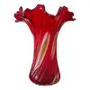 Foto de um(a) Antigo Vaso Jarro Em Murano Italiano Vermelho Art Deco, da categoria de Vasos. ~ Italy Glass ~Antigo e sofisticado vaso artístico em Murano Italiano soufflé gomado, com a borda plissada, cor vermelho... Vendido no marketplace Trésors.