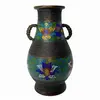 Foto de um(a) Antigo Raro Vaso Com Alças Ânfora Bronze Cloisonné Oriental, da categoria de Vasos. Antigo e lindo vaso com alças em bronze Cloisonné, linda decoração esmaltada à mão ao redor da peça. Início do século XX.... Vendido no marketplace Trésors.