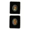 Foto de um(a) Antigos Camafeus Mini Portrait Quadrinhos Italianos Damas, da categoria de Outros objetos decorativos. Lindos e delicados, moldura em prata, veludo e placa de porcelana. Franceses. Mede: 9 x 8cm cada. Vendido no marketplace Trésors.