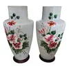 Foto de um(a) Antigo Raro Par De Vasos Em Opalina Francesa Art Nouveau, da categoria de Vasos. Antigo e raro par de vasos artísticos em opalina francesa, cor azul bebê, decoração floral pintada à mão. Peças imponentes e... Vendido no marketplace Trésors.
