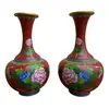 Foto de um(a) Antigo Par De Vasos Jarros Orientais Em Bronze Cloisonné, da categoria de Vasos. ~ Cloisonné ~Antigo e belíssimo par de vasos decorativos em bronze esmaltados à mão. Essa técnica de trabalho em esmalte na... Vendido no marketplace Trésors.