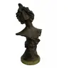 Foto de um(a) Antiga Escultura Busto Dama Assinado Pétit Bronze Francês, da categoria de Escultura. ~ Clochette ~Antiga e majestosa escultura artística representando busto feminino. Feita em pétit bronze francês de altíssima... Vendido no marketplace Trésors.