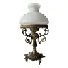 Foto de um(a) Antiga Luminária Clássica Abajur De Mesa Bronze E Opalina, da categoria de Abajures. Antigo e lindo abajur com estrutura em bronze todo trabalhado e cúpula em opalina branca. Todo original. Medidas 36x19cm. Vendido no marketplace Trésors.