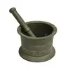 Foto de um(a) Almofariz de bronze, da categoria de Outros utensílios. Grande almofariz em bronze com decoração em baixo relevo, inclusive o socador. Medidas 9A X 14Dsocador 18cm Peça bem sólida... Vendido no marketplace Trésors.