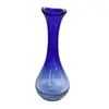 Foto de um(a) Vaso cônico em pasta de vidro, da categoria de Vasos. Vaso cônico em pasta de vidro em degrade de azul. Decorativo, enobrece qualquer ambiente. Mede 35 cm de altura. Vendido no marketplace Trésors.
