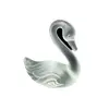 Foto de um(a) Antiga Escultura Cisne Art Deco Cristal Tcheco Desna Glass, da categoria de Escultura. Desna Glass - Bohemia. Antiga escultura artística de cisne em cristal satiné lapidada à mão. Período Art Deco.Medidas 11x10cm. Vendido no marketplace Trésors.
