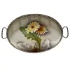 Foto de um(a) Antiga Bandeja De Prata Com Majólica Faiança Alemã Art Deco, da categoria de Bandejas. Antiga bandeja de majólica/faiança alemã, armação em metal prateado. Linda decoração floral Período Art Deco com traços da... Vendido no marketplace Trésors.
