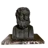 Foto de um(a) Antiga Escultura Busto Grego Tales De Mileto Resina Italiana, da categoria de Escultura. Imponente busto em resina italiana, ricamente moldado e prensado representando Tales de Mileto, foi um filósofo, matemático,... Vendido no marketplace Trésors.