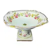 Foto de um(a) Antiga Fruteira Centrinho Ou Porta Cartões Porcelana Limoges, da categoria de Fruteiras. Limoges. Antiga fruteirinha em porcelana artística francesa, delicada decoração floral com filetes de ouro. Medidas 11x18cm. Vendido no marketplace Trésors.