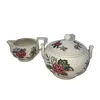Foto de um(a) Antigo Açucareiro Leiteira Porcelana Inglesa Wedgwood, da categoria de Leiteira. Wedgwood. Açucareiro e leiteira em finíssima porcelana inglesa, manufatura Wedgwood. Com linda decoração floral feita à mão... Vendido no marketplace Trésors.