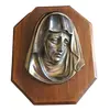 Foto de um(a) Arte Sacra Antigo Quadro Virgem Maria Madeira Pétit Bronze, da categoria de Objetos religiosos e espirituais. Lindo quadro antigo década de 60, em pétit bronze francês, ótima fundição, sob madeira de lei.Medidas: 21x17cm Em perfeito... Vendido no marketplace Trésors.