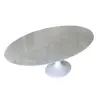 Foto de um(a) ​Mesa de jantar oval Saarinen - mármore Venato - 244 x 137, da categoria de Mesas de Jantar. Mesa de jantar oval Saarinen. Acabamento: Base/Fibra de Vidro + Tampo/Mármore Venato.Em perfeito estado, sem avarias.... Vendido no marketplace Trésors.