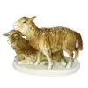Foto de um(a) Antigo Bloco Escultórico Escultura Ovelhas Porcelana Alemã, da categoria de Escultura. Antigo e delicado bloco escultórico em porcelana alemã, representando casal de ovelhas, com muita riqueza de detalhes.... Vendido no marketplace Trésors.