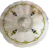 Foto de um(a) Antigo Prato De Bolo Centro De Mesa Cristal Francês Art Deco, da categoria de Pratos. Antigo prato de bolo em cristal francês, com lindas damas pintadas à mão. Período Art Deco.Diâmetro 29cm. Vendido no marketplace Trésors.