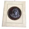 Foto de um(a) Arte Sacra Antigo Quadro Cristo Em Pétit Bronze Francês, da categoria de Objetos religiosos e espirituais. Lindo quadrinho com moldura de marfim trabalhado e medalhão de Cristo em pétit bronze francês, com couro e argola em bronze.... Vendido no marketplace Trésors.