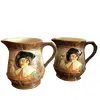 Foto de um(a) Antigo Par De Pequenas Jarras Porcelana Inglesa Falcon Ware, da categoria de Jarros. Cavalier, Falcon Ware. Antigo par de jarrinhas em fina porcelana inglesa, manufatura Falcon Ware, pintadas à mão. Década de... Vendido no marketplace Trésors.