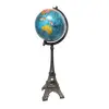 Foto de um(a) Globo Terrestre Eiffel, da categoria de Globos. Globo eiffel. Globo terrestre tendo como base a clássica torre eiffel, em metal com pátina bronze envelhecida e globo em... Vendido no marketplace Trésors.
