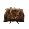 Foto de um(a) Bolsa Miçangas Âmbar Anos 60, da categoria de Bolsas. Bolsa com fecho metálico com missangão trabalhado na cor âmbar trabalhado, alça também em missangão, década de 1960. A: 15... Vendido no marketplace Trésors.