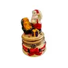 Foto de um(a) Caixinha Porcelana Papai Noel, Década de 2000, da categoria de Cestos e Caixas. Caixa em porcelana policromada com motivo natalino, década de 2000. A: 9,5 cm / Diâmetro: 6 cm peso: 145 g. Vendido no marketplace Trésors.