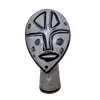 Foto de um(a) Escultura Africana Anos 80, da categoria de Escultura. Escultura africana em pedra com pintura em preto e branco, década de 1980.A: 11,5 cm L: 6 cm P: 5 cm Peso: 213 g. Vendido no marketplace Trésors.