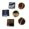 Foto de um(a) Coleção Com 6 Caixinhas Porta Comprimido Com Pedra Ágata, da categoria de Cestos e Caixas. Conjunto com 6 caixinhas de coleção ou porta comprimidos, com armação em metal dourado, e tampa com legítima pedra... Vendido no marketplace Trésors.