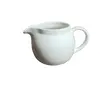 Foto de um(a) Cremeira Porcelana Australian Fine China, Década de 2000, da categoria de Cremeiras. Cremeira em porcelana branca lisa, década de 2000 australian fine china procedência australiana. A: 8,5cmL alça até o bico:... Vendido no marketplace Trésors.