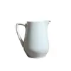 Foto de um(a) Cremeira Porcelana Steatita, Década de 1940, da categoria de Cremeiras. Cremeira em porcelana branca lisa, década de 1940 porcelana steatita. A: 10cmL alça até o bico: 11cm D: 8cm. Vendido no marketplace Trésors.