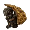 Foto de um(a) Castiçal Anjo em resina Anos 80, da categoria de Castiçais. Castiçal de anjo em resina com pátina dourada envelhecida, década de 1980. A: 13cmL: 10cmP: 10cm Peso: 448g. Vendido no marketplace Trésors.
