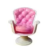 Foto de um(a) Mini Cadeirinha Pink Barbie, Década de 1990, da categoria de Modelos e estatuetas. Miniatura de cadeira em acrílico rosa com capitone e estrutura giratória na cor bege, década de 1990 h: 12,4 cm l: 10,6 cm... Vendido no marketplace Trésors.