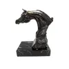 Foto de um(a) Escultura Equina Garanhão em Resina Italiana, Anos 2000, da categoria de Escultura. Escultura equina de garanhão premiado em resina italiana com acabamento em pátina bronze oxidado e base em madeira... Vendido no marketplace Trésors.