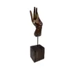 Foto de um(a) Escultura Mão de Buda em Madeira, da categoria de Escultura. Escultura em madeira com base também em madeira. Título: mão de buda peça única pelo designer marcelus ribas. A: 29 cm / L:... Vendido no marketplace Trésors.