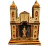 Foto de um(a) Oratório de Mesa Nossa Senhora Das Graças, Minas Gerais, Década de 1990, da categoria de Objetos religiosos e espirituais. Oratório de mesa em gesso policromado e com imagem da n. S. Das graças em resina policromada. Fachada de uma igreja barroca... Vendido no marketplace Trésors.