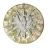 Foto de um(a) Mandala Divino Espírito Santo Madre Pérola 2022, da categoria de Objetos religiosos e espirituais. Mandala do divino espírito santo com base em madrepérola e resina italina esmaltada. Peça única pelo designer marcelus... Vendido no marketplace Trésors.